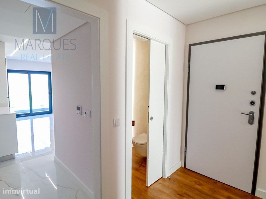 Apartamento T3 com 3 Suites, Estacionamento e Arrecadação no Montijo