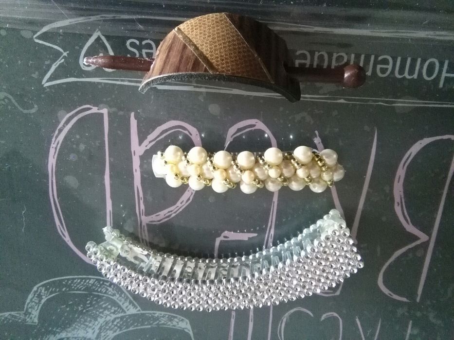 Ganchos com Glitter Roxo,preto,azul ePérolas,banana cabelo prateada.