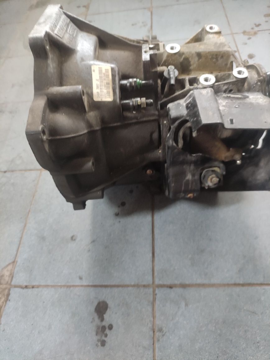 Skrzynia biegów 8A6R-7002-JE Fiesta MK7 110 tys km 1.25