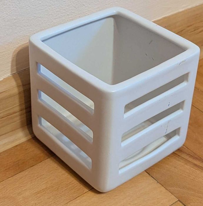 Biały, ceramiczny świecznik IKEA