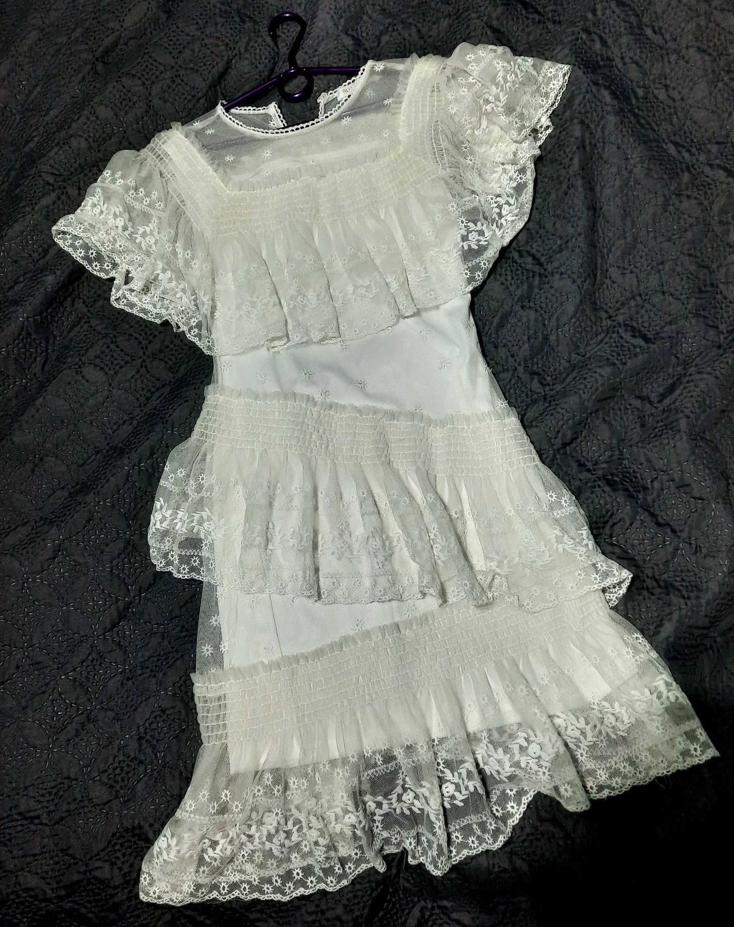 Sukienka biała w koronkę