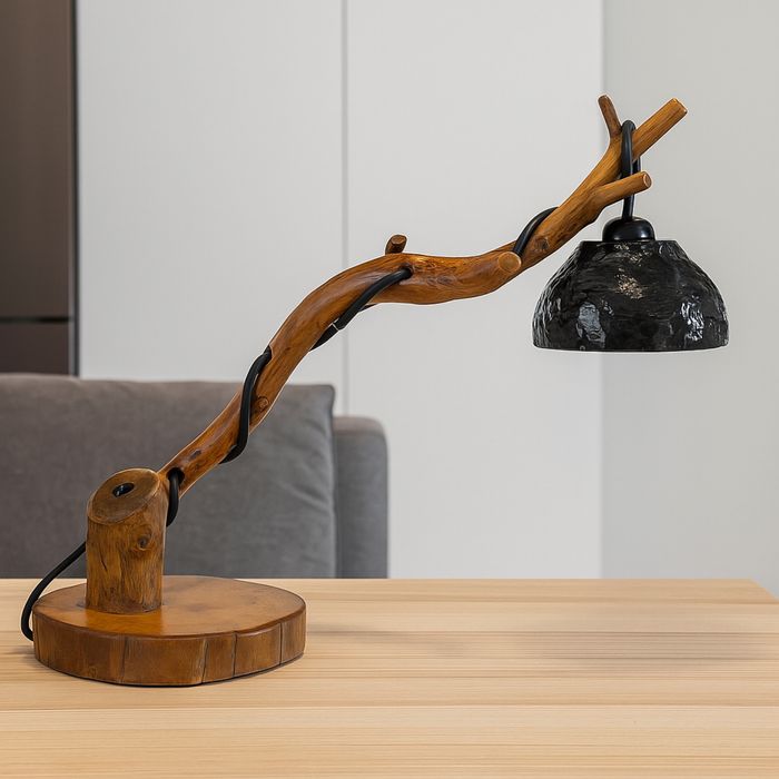 Настільна лампа з дерева