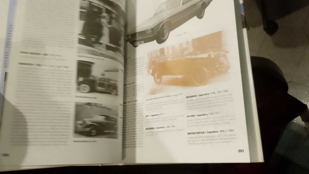 Enciclopédia Ilustrada do Automóvel - David Burgess Wise