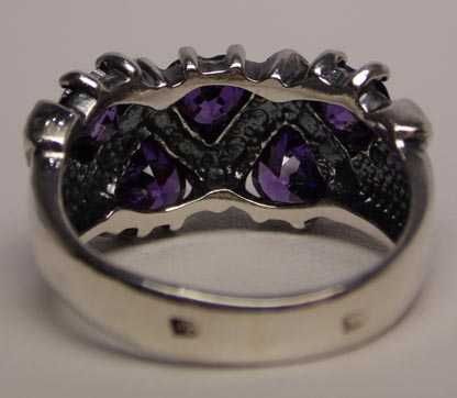 Srebrny pierścionek fioletowe kamienie serca i markazyty  R.13.
