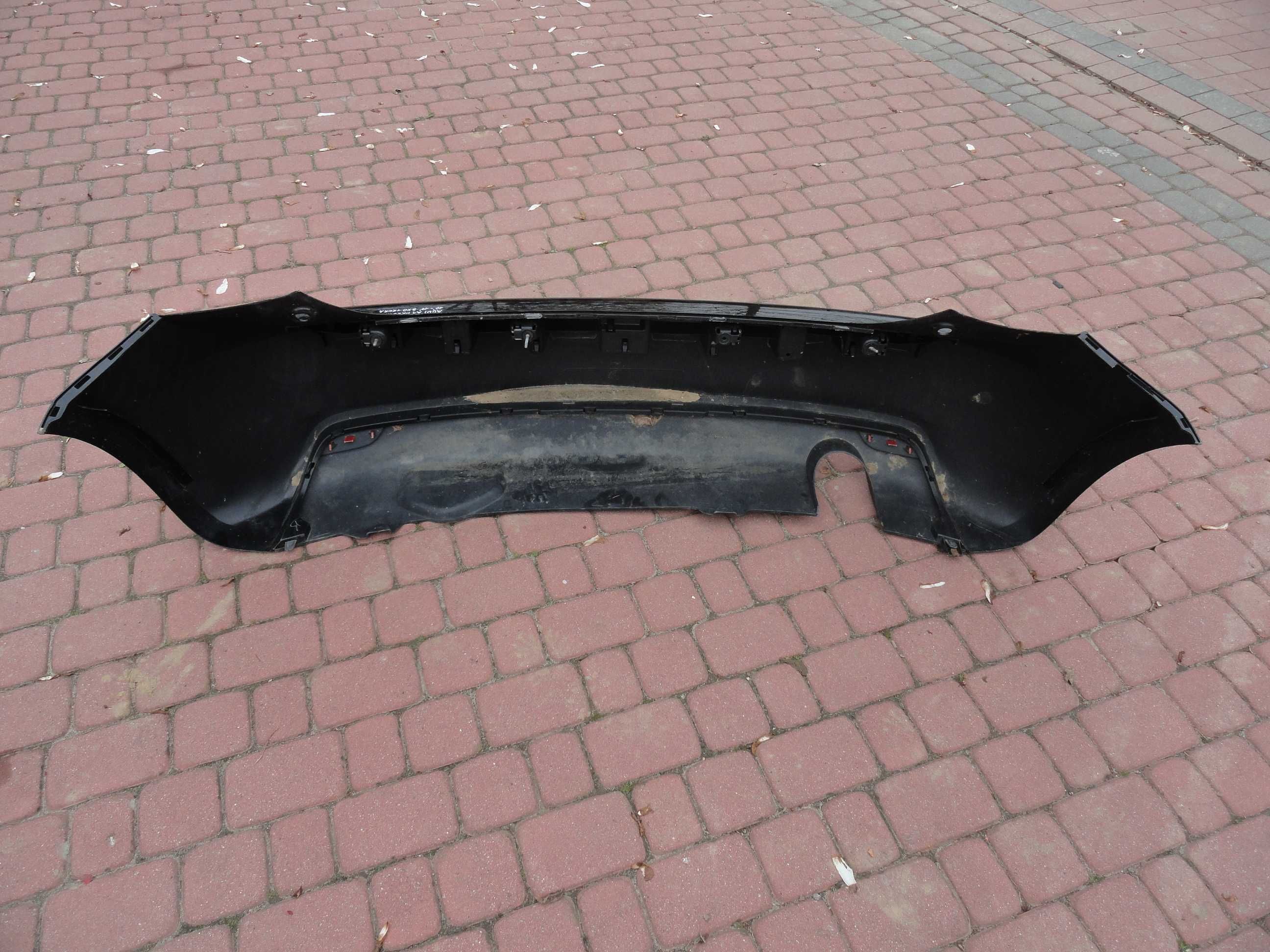 Audi A1 przedlift Zderzak kpl  tył 10-14