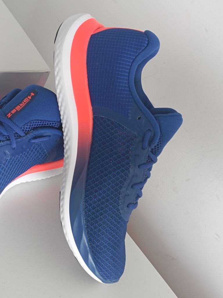 Under Armour Charged Breezer r.44.5 (28.5 cm) buty do biegania męskie