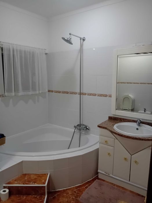 Quarto para arrendar em Almada