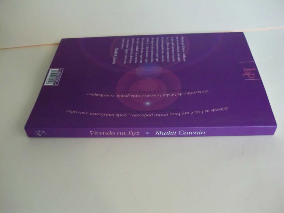 Vivendo na Luz
de Shakti Gawain