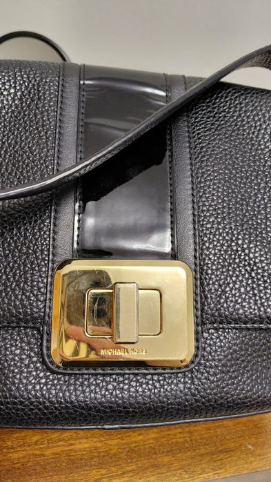 Чорна шкіряна сумка Michael Kors