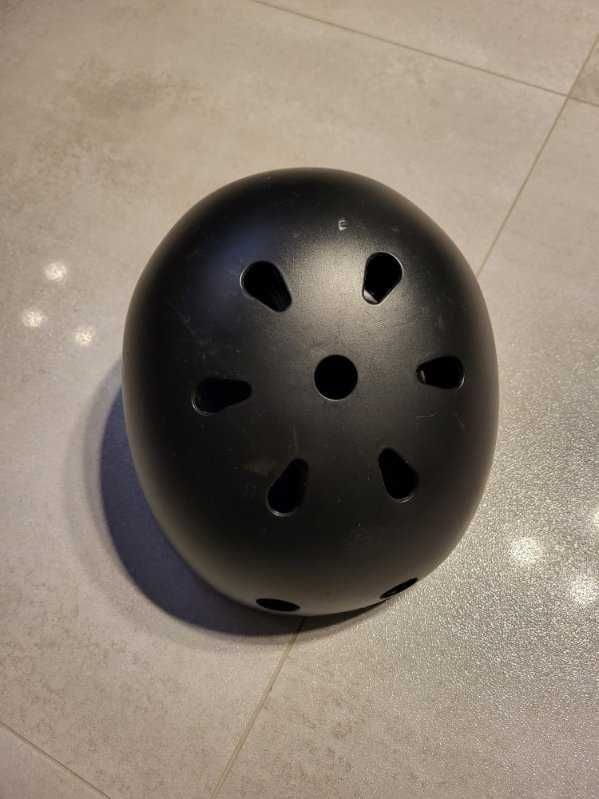Kask na rower rolki deskorolkę z lampką