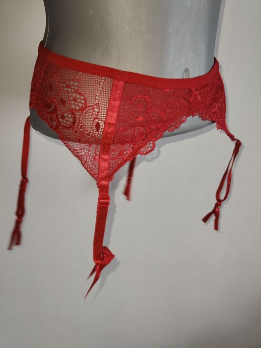 Czerwone pasy do pończoch firmy Hunkemöller r S koronkowe