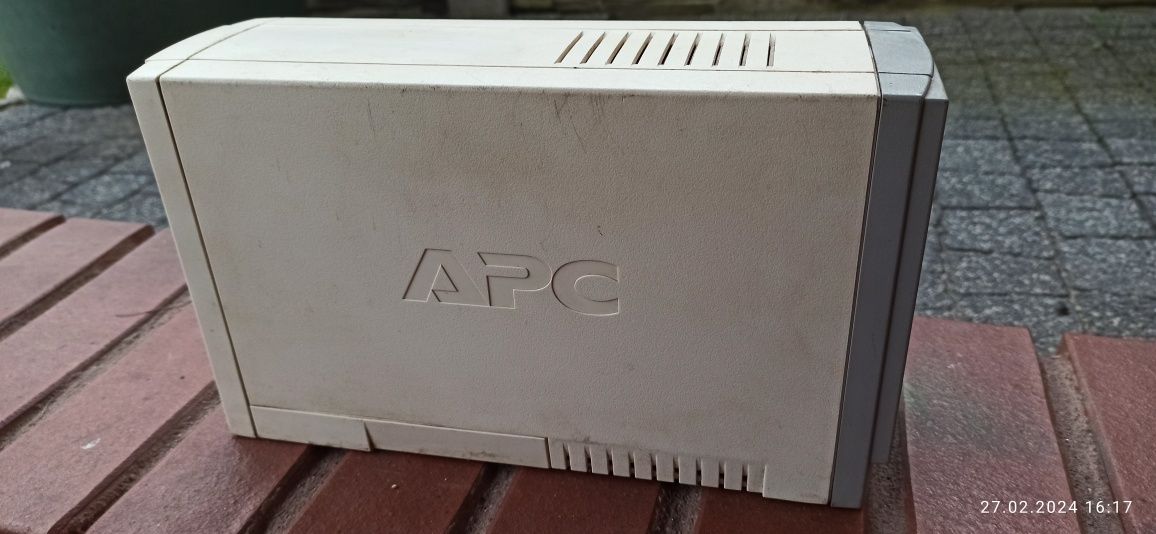 Zasilacz awaryjny UPS APC BK350EI 350 VA 210 W z akumulatorem