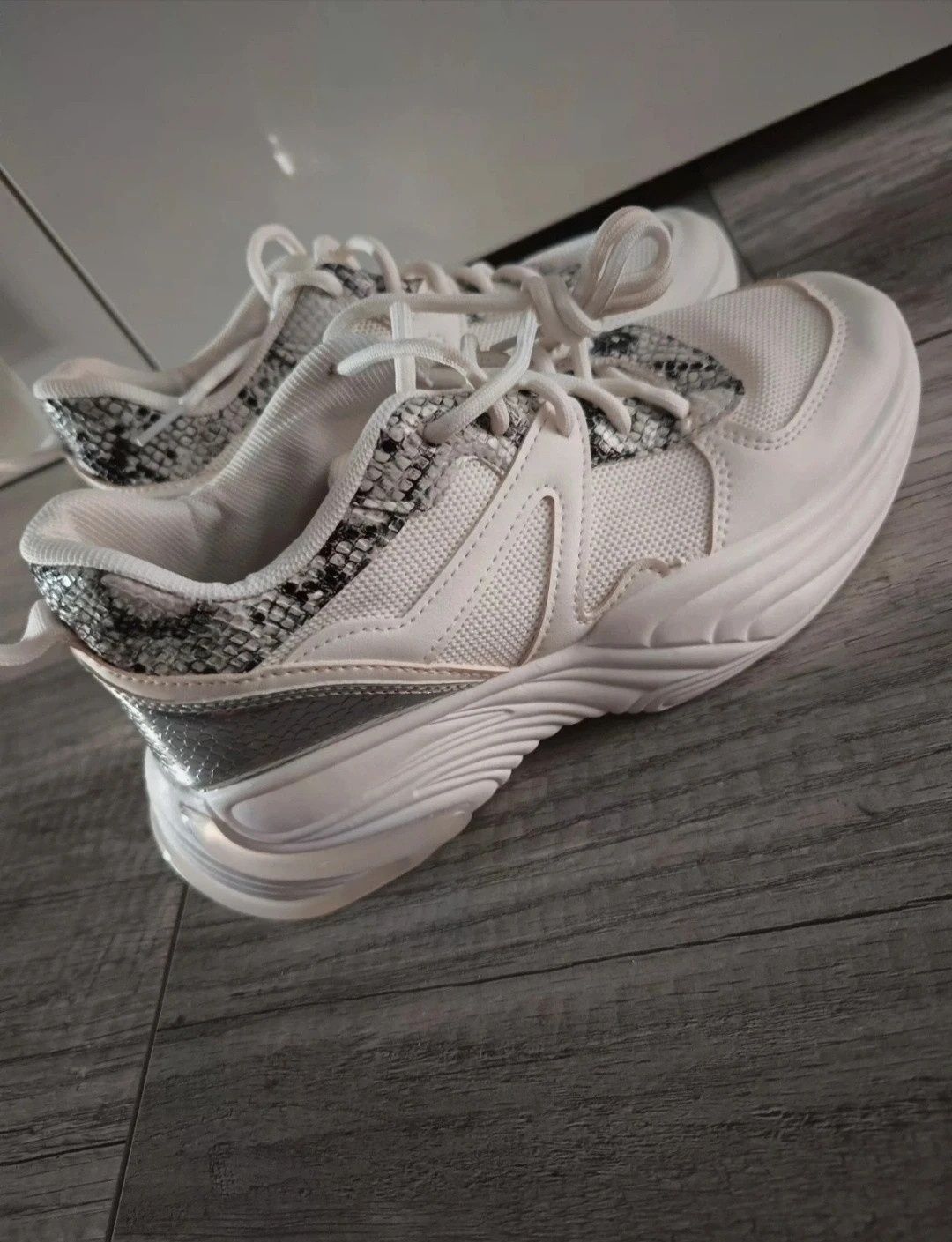 Białe buty sneakersy adidasy sportowe rozmiar 38