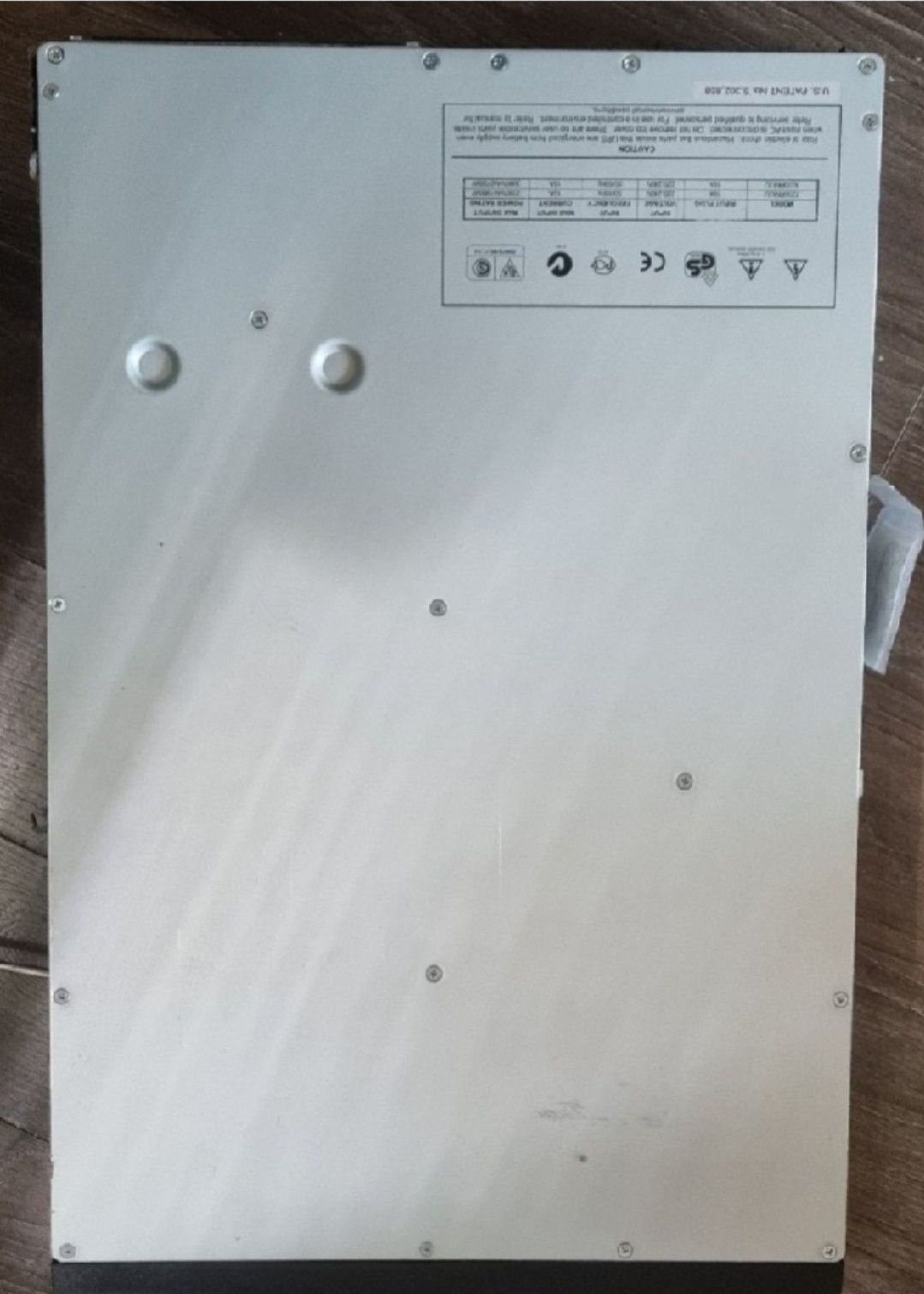 Zasilacz UPS APC SMT2200RMI2U, Nowe akumulatory