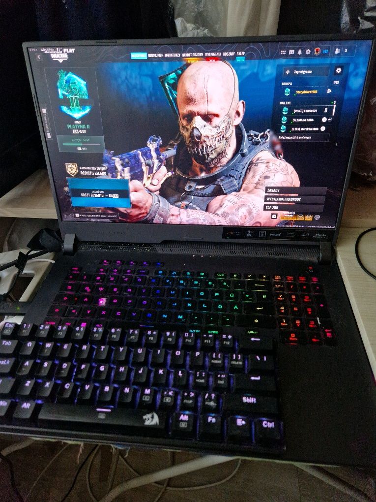 Sprzedam gamingowego laptopa z sprzętem do grania