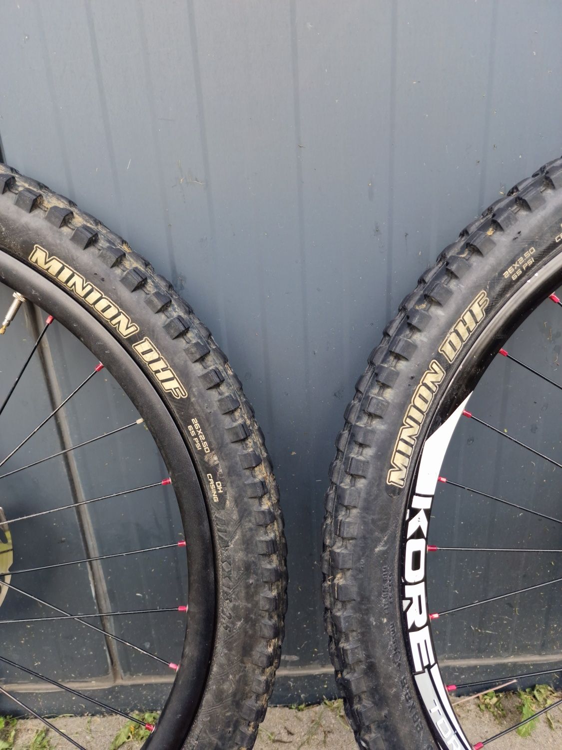 Zestaw kół kore torsion i dartmoor shield + opony maxxis 26