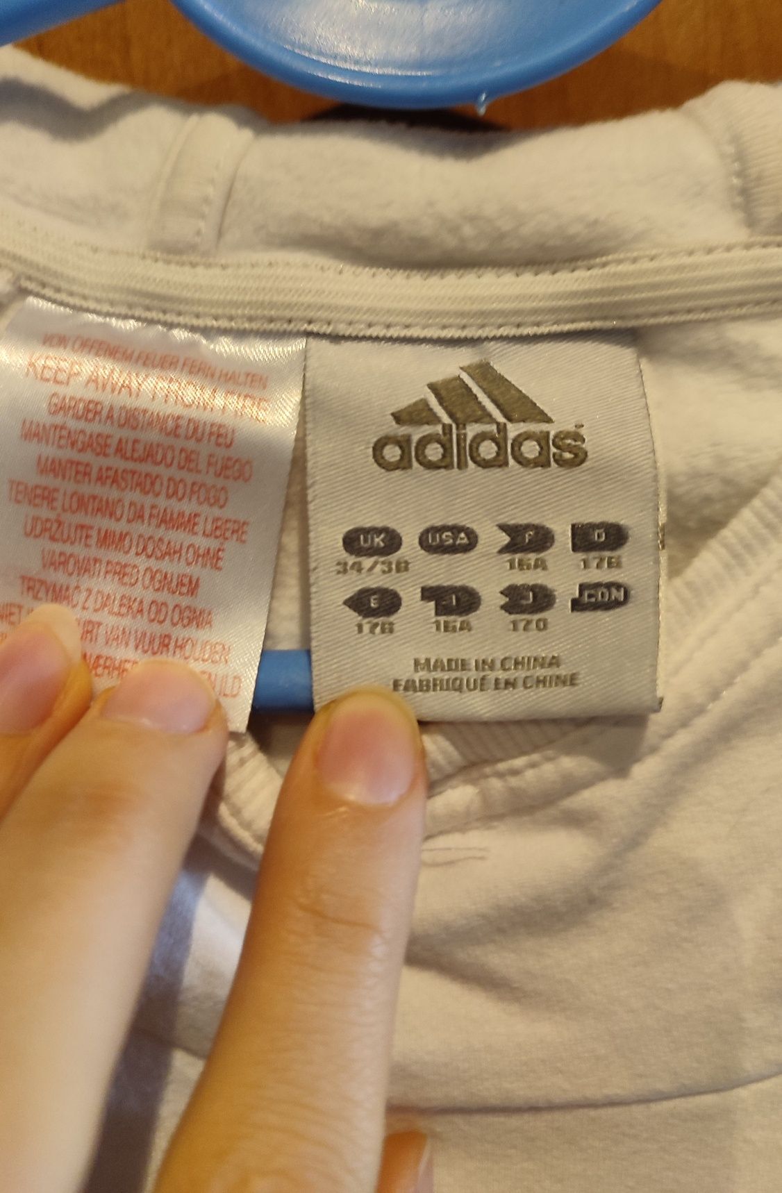 Adidas Biała bluza kangurka z kapturem r.S