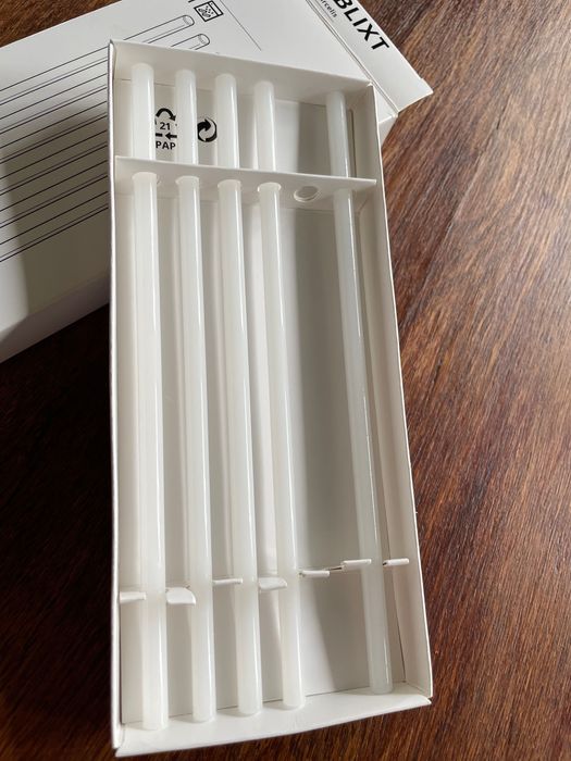 Limtowana edycja mieszadełek do cocktaili wykonanych z mlecznego szkła