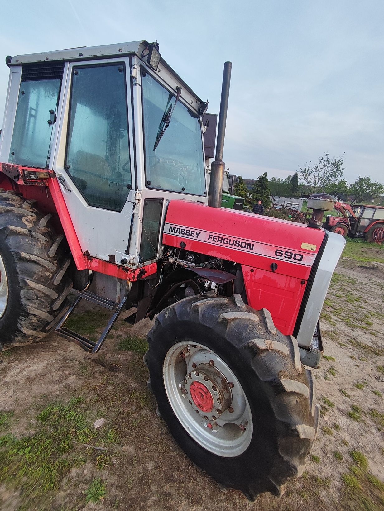 Massey Ferguson 690