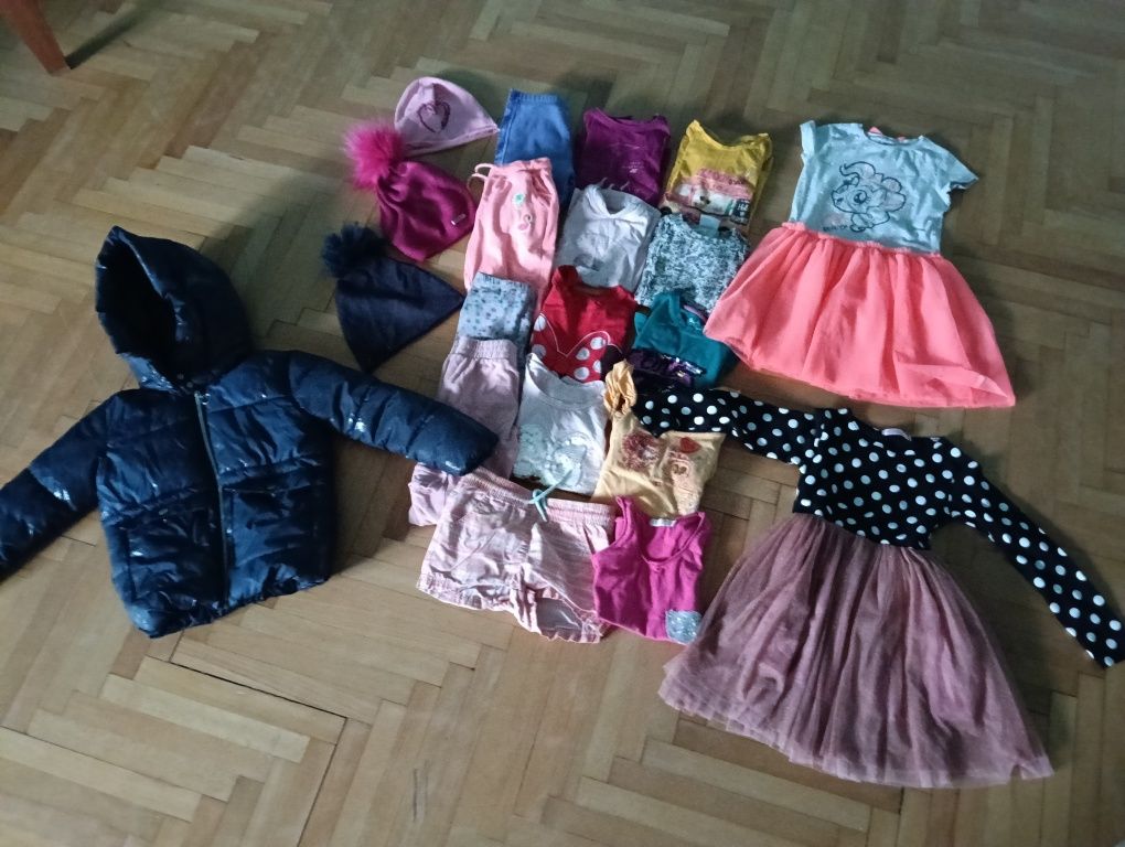 Zestaw rzeczy roz 122/128