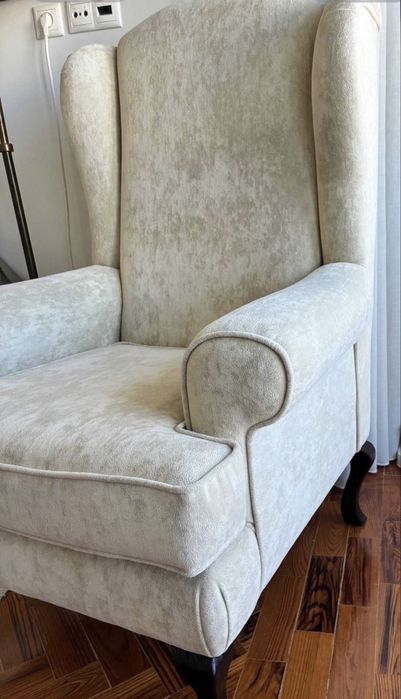 Sofa e poltrona feitos a medida e como novos