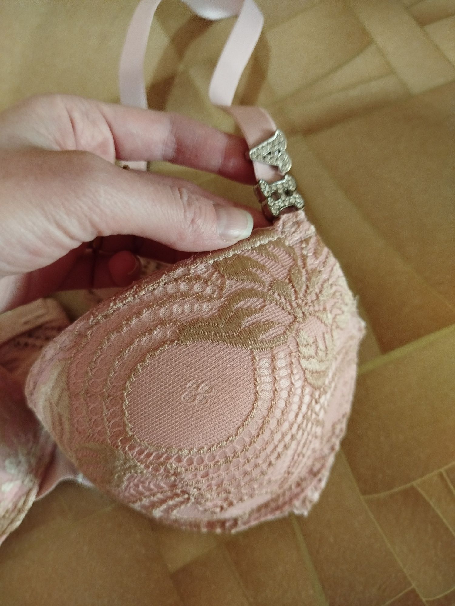 Бюстгальтер Intimates 70В