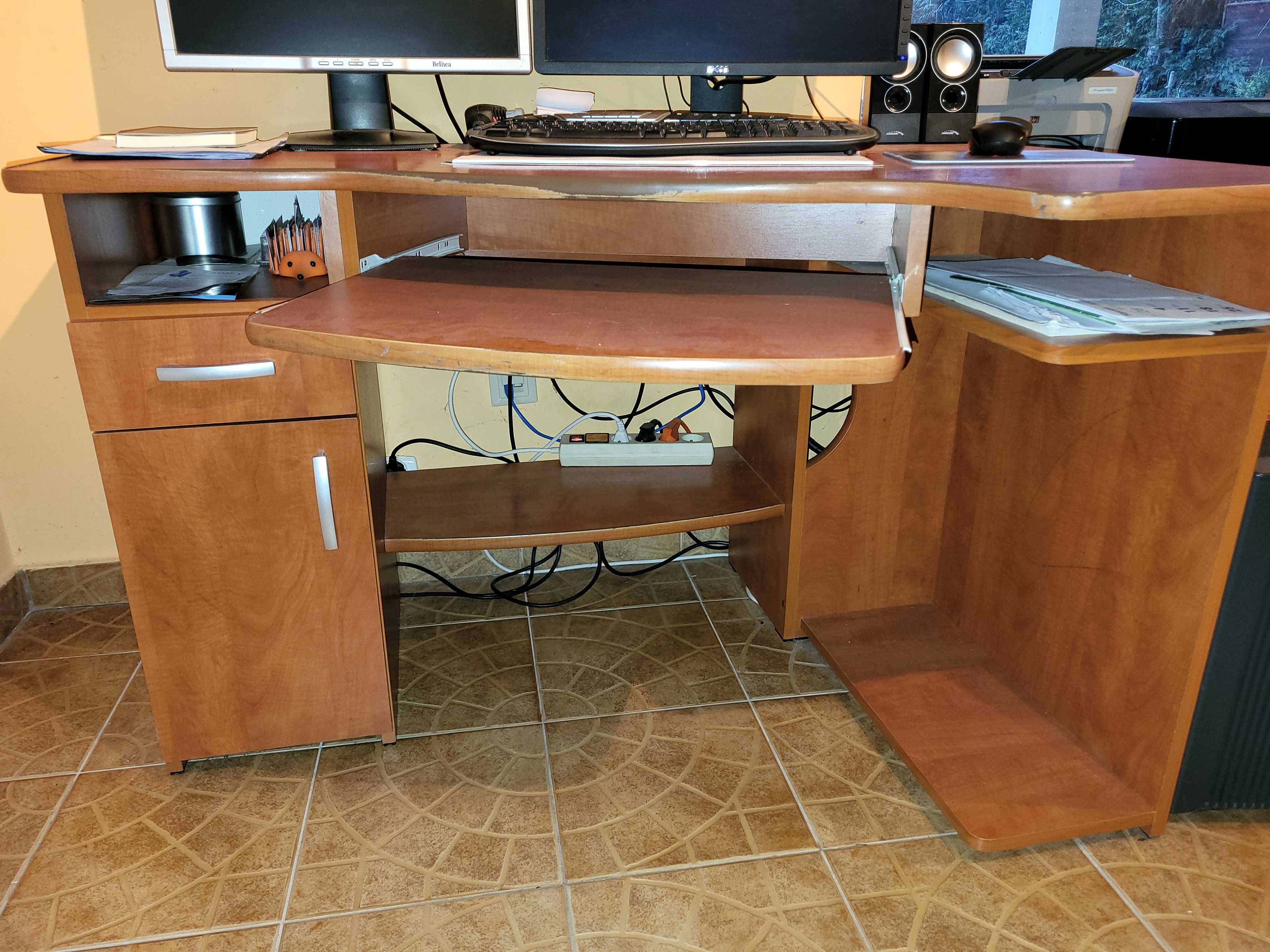 Sprzedam biurko do biura pod komputer