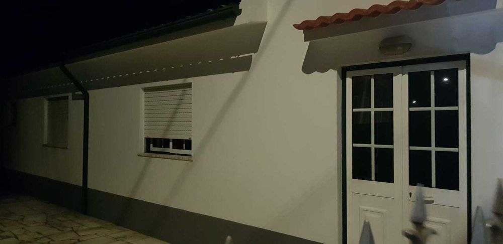 Arrenda-se moradia T2