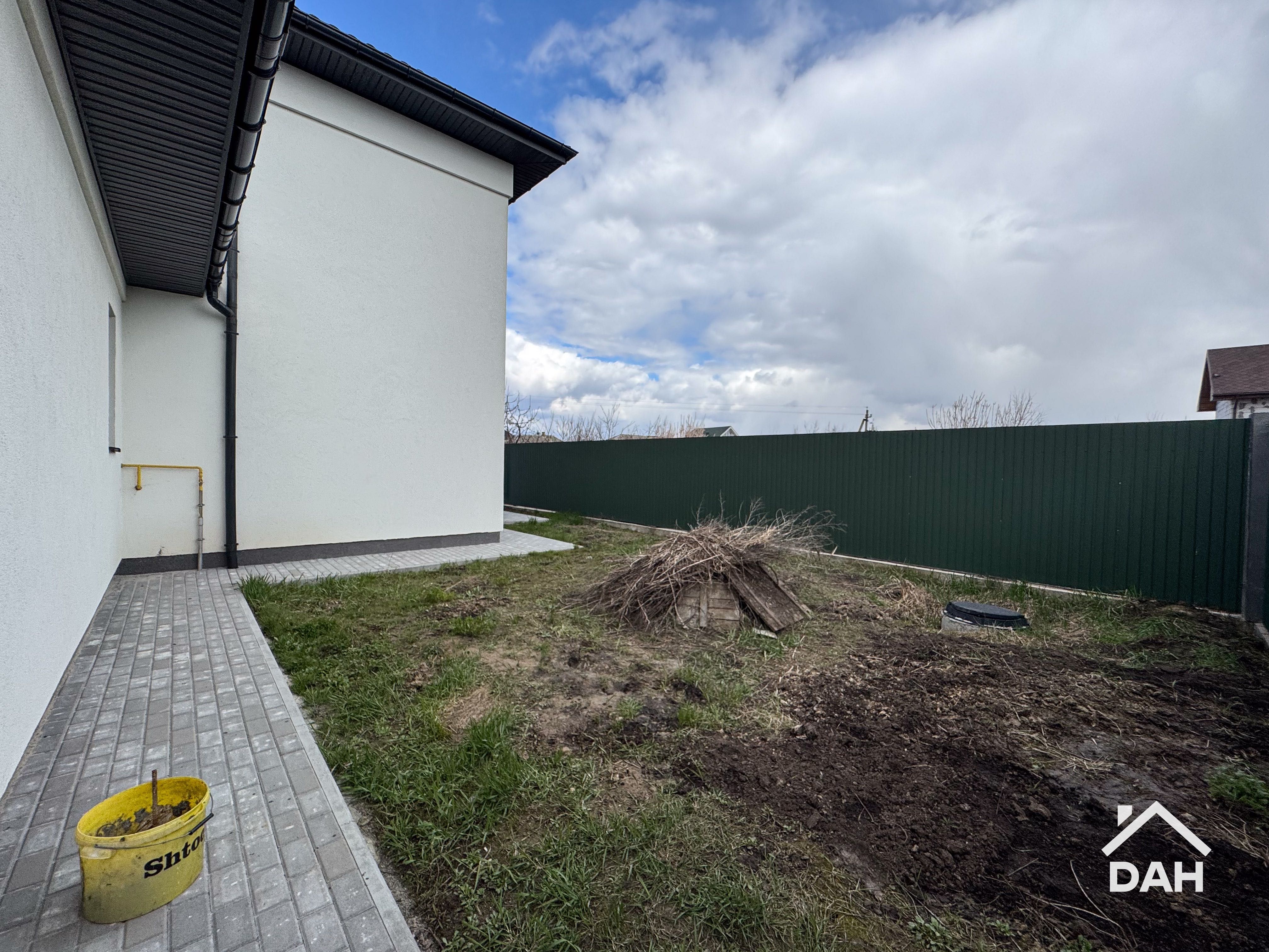 Будинок 216 м² з гаражем, 6 соток, під чистове є газ с. Крюківщина