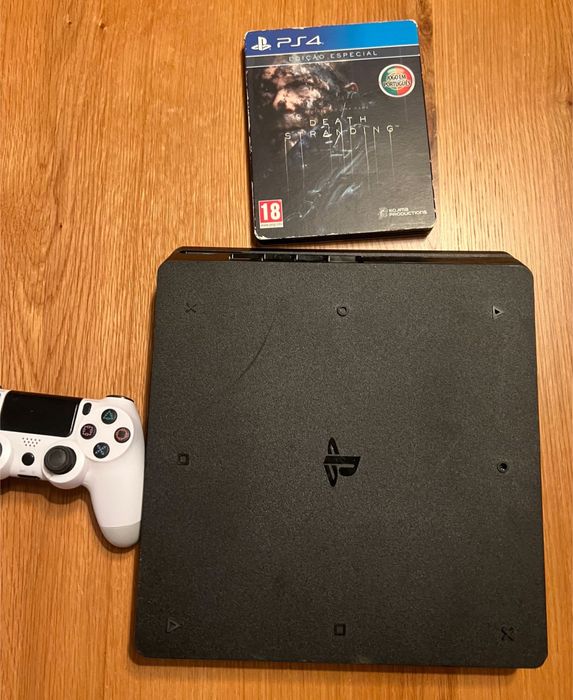 Playstation 4 com comando