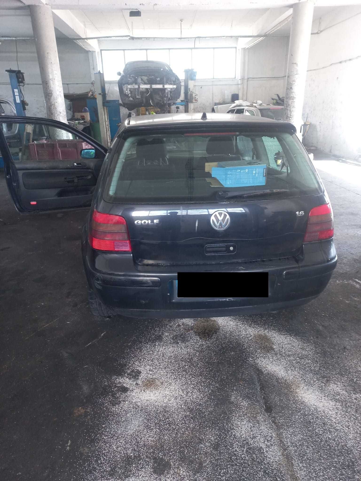 VW Golf para peças