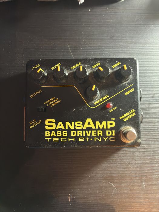 SansAmp Bass driver DI / JHS Chorus / EHX Bad Stone