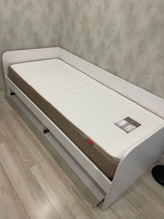 Ліжко підліткове (новий матрас+ ламелі)