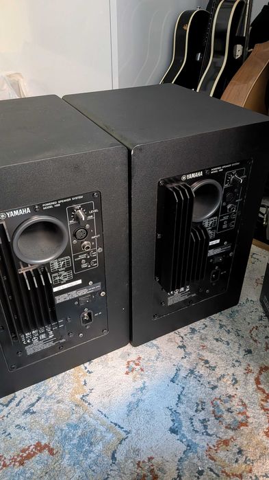 Monitores Yamaha HS8 de Estúdio (par)