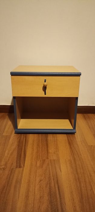 Cama + Colchão (90x190) + Mesinha de cabeceira + Escritório