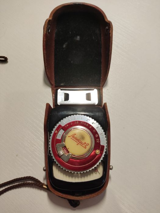 Продам советский экспонометр Ленинград -2.
В хорошем состоянии что вид