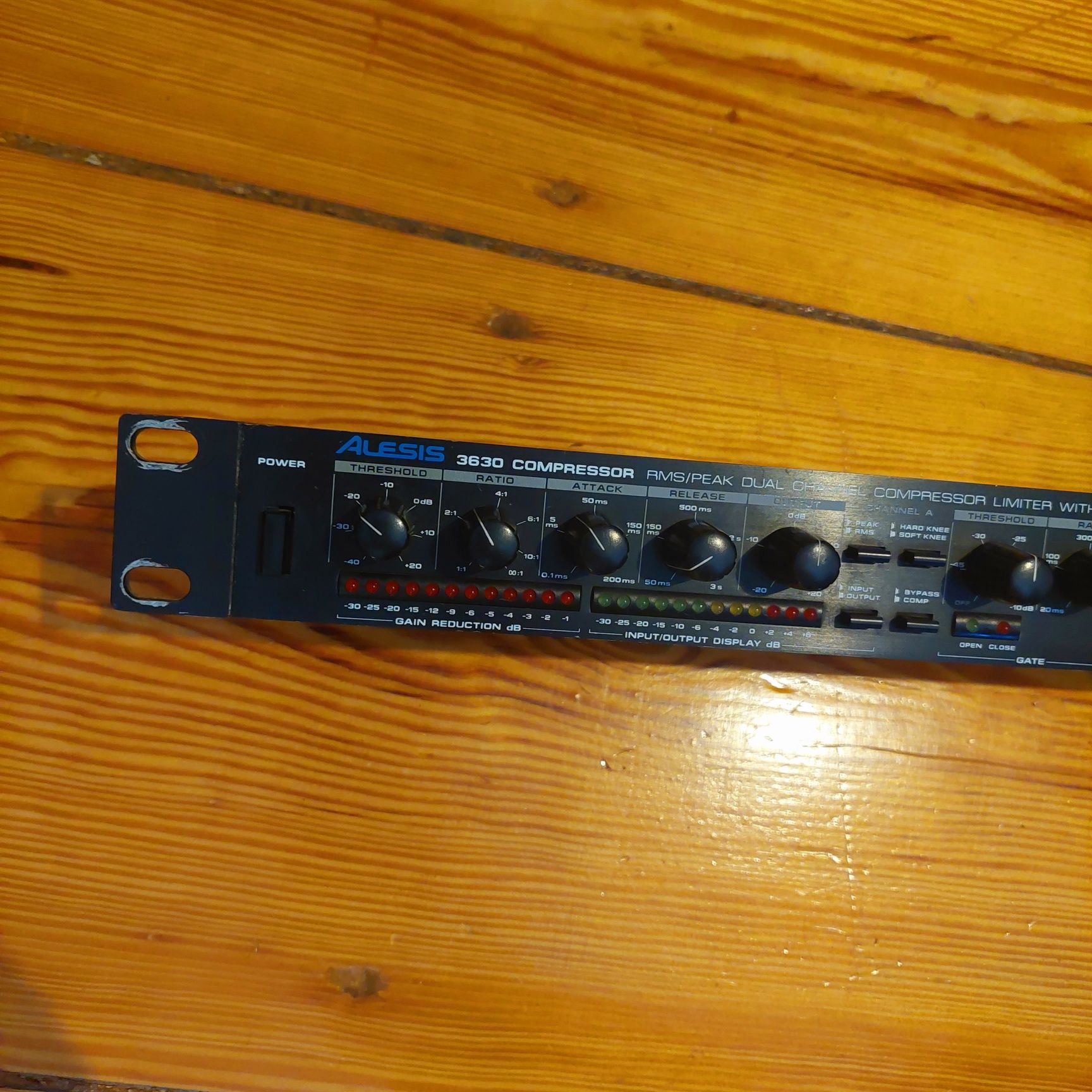 Kompresor Alesis 3630 limiter compressor