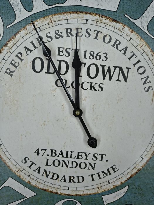 Duży zegar ścienny w stylu retro – Old Town Clocks, 47 Bailey