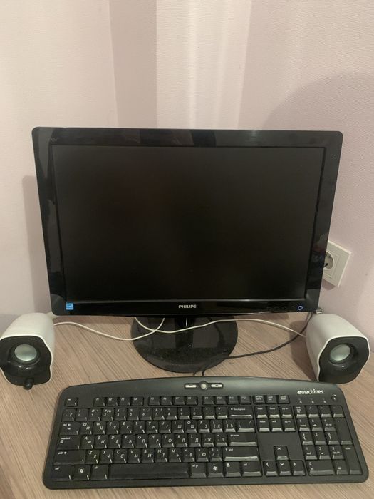 Продам монитор с колонками и клавиатуруй