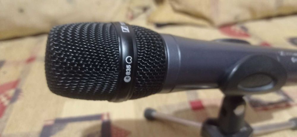 Радиомикрофон SENNHEISER ew 100 с подставкой
