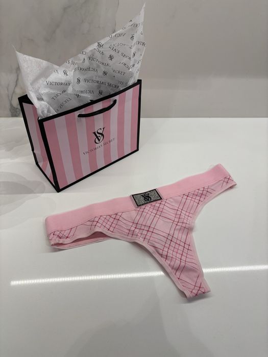 Różowe stringi Victoria’s Secret w cyrkoniami S/36