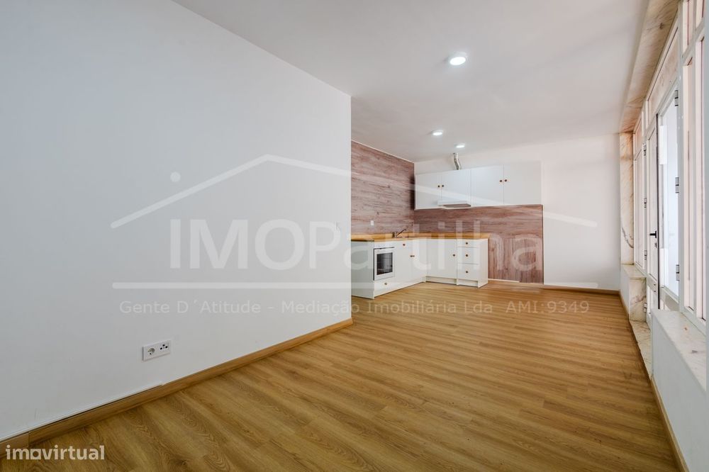 Loja Transformada em T3 no Monte Abraão - Queluz