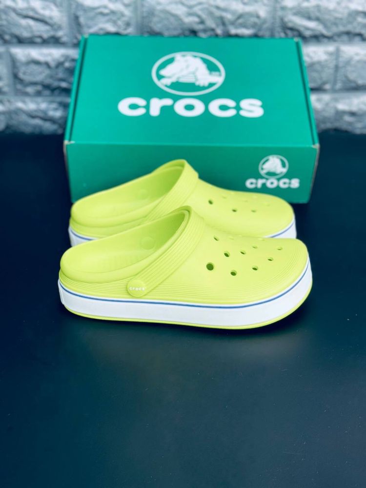 Женские яркие кроксы мягкие ужобные шлепанцы crocs салатовые