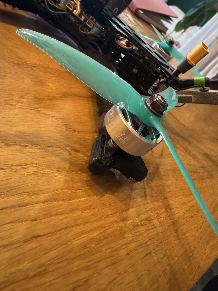 Dron FPV 5” baterie gratis Quadmula F5, ELRS, 6S, GPS bez VTX