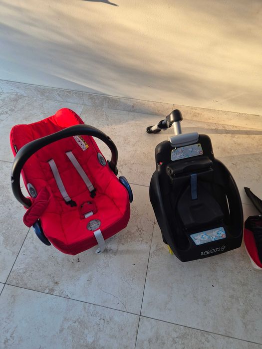 Fotelik samochodowy Maxi Cosi Cabriofix razem z bazą Easyfix
