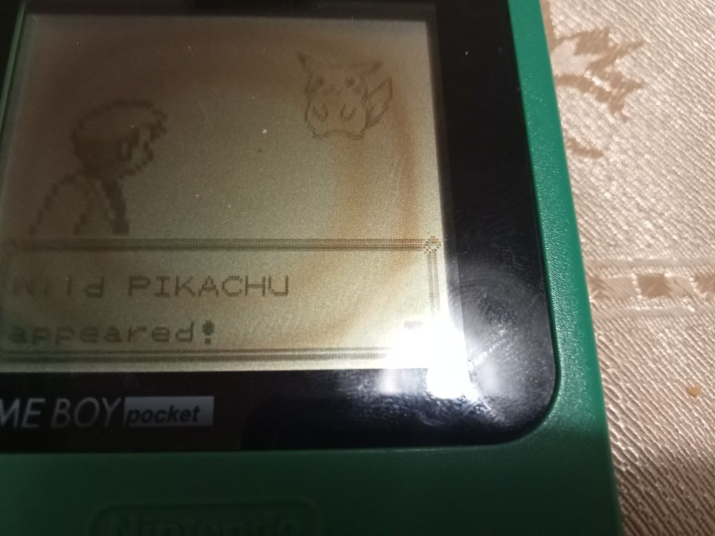 kartridż pokemon pikachu nintendo gameboy.