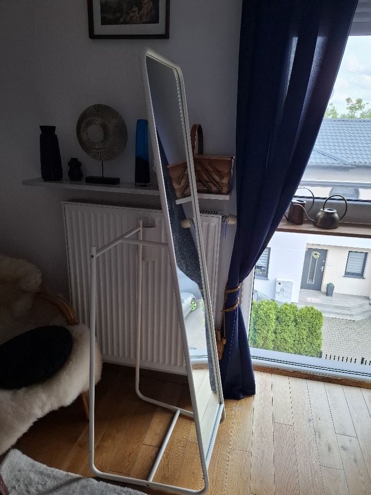 Lustro knapper ikea , z wieszakliem z tyłu