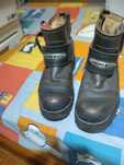 Botas masculinas super resistentes.