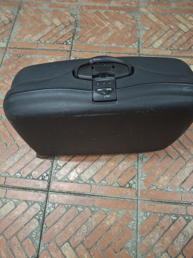 Mala da samsonite com medidas 50cm por 65cm