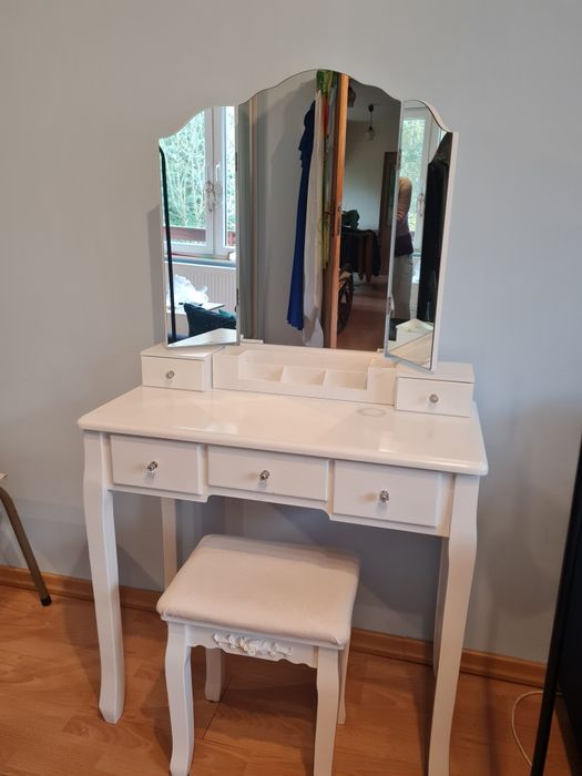 Toaletka biała dla dziewczynki